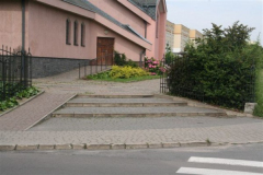 933